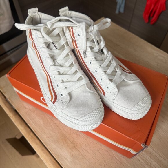 Limited Edition GRLSWIRL x Cariuma Off-White Canvas Sneaker (OCA High) - Picture 8 of 9